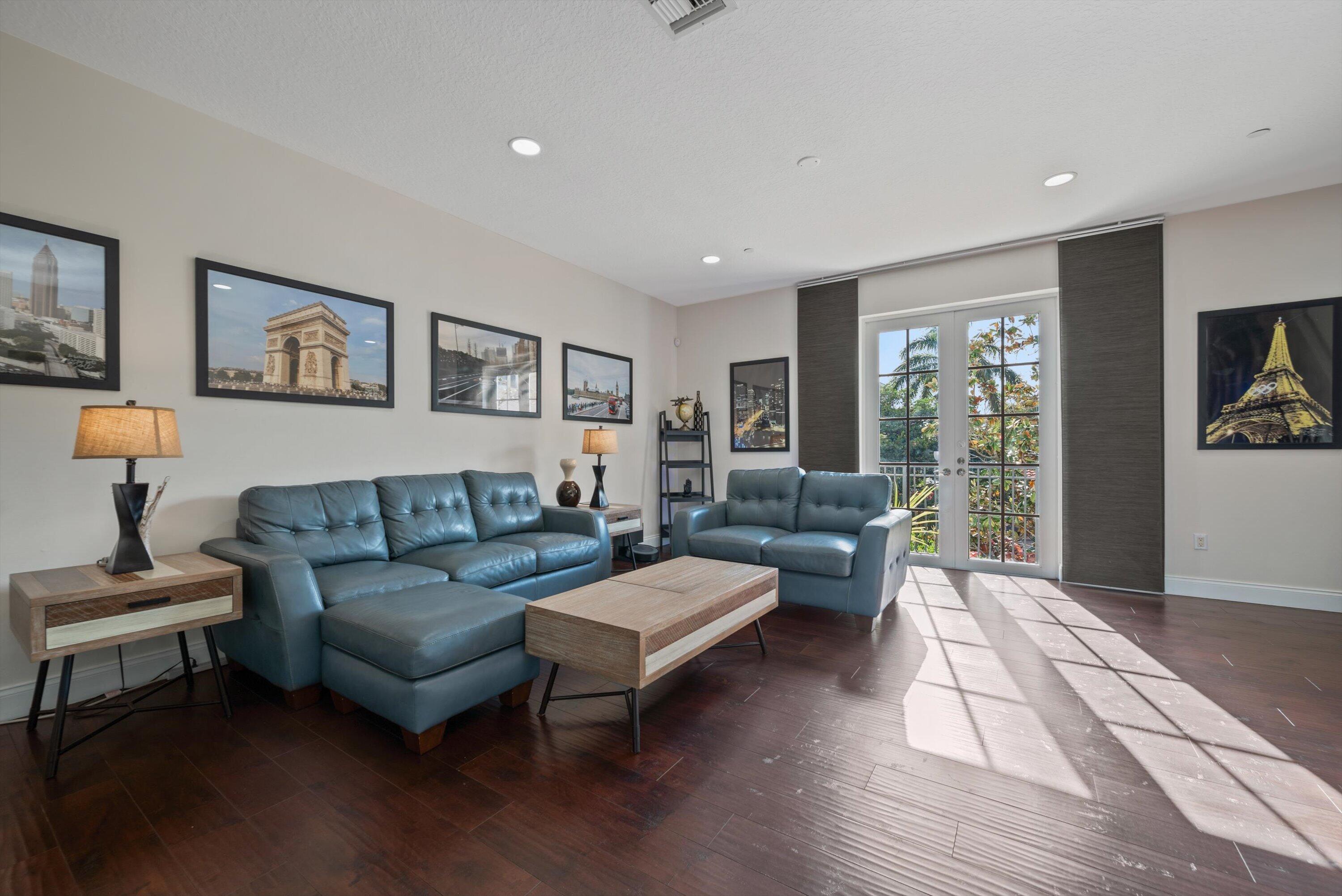 COURTYARDS OF LAKE WORTH - Residential