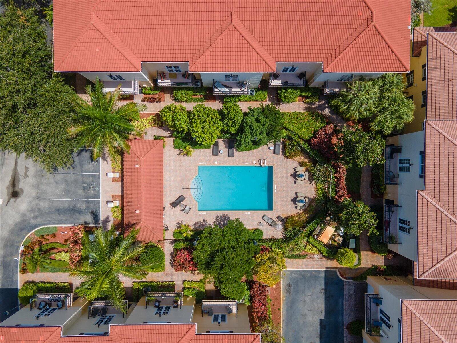 COURTYARDS OF LAKE WORTH - Residential