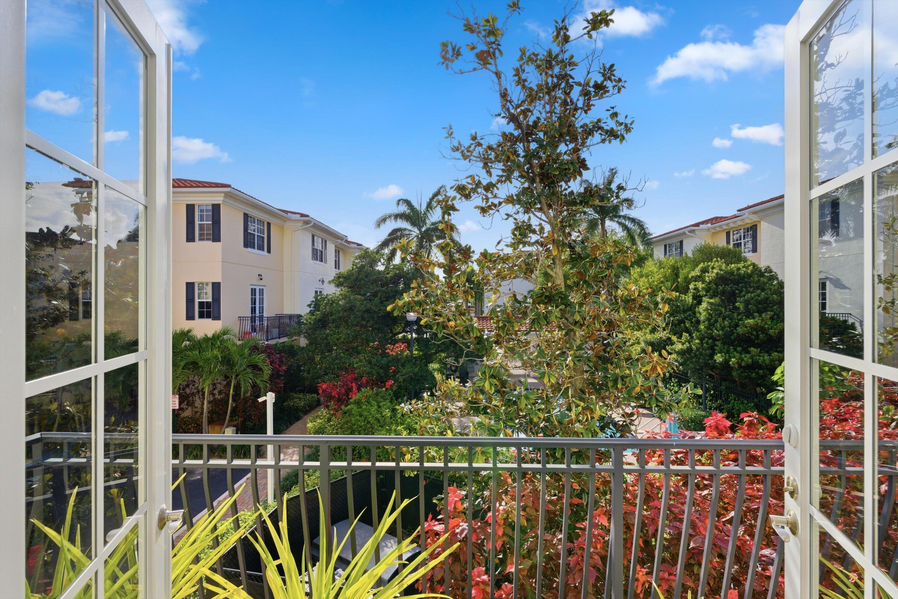 COURTYARDS OF LAKE WORTH - Residential