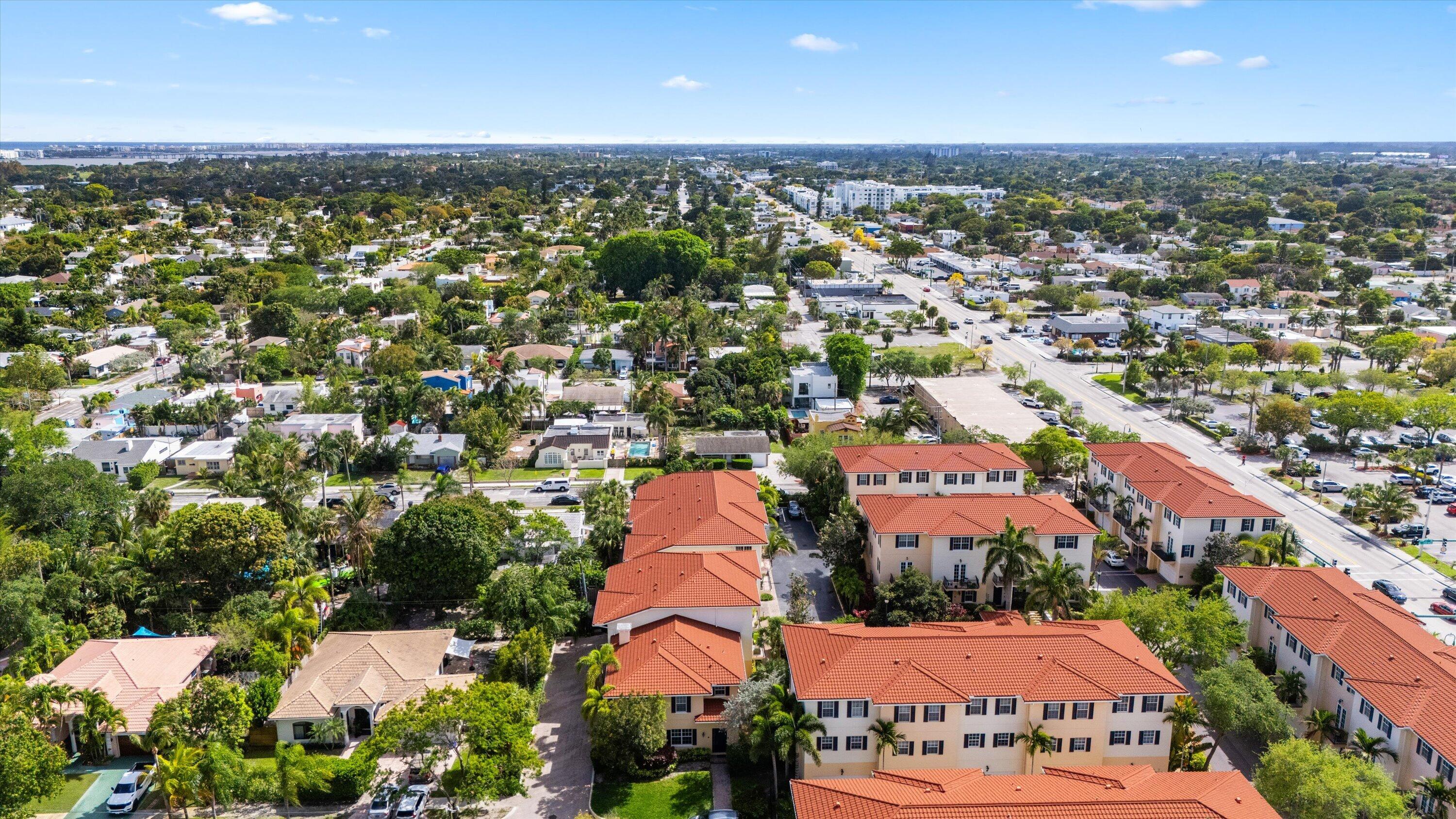 COURTYARDS OF LAKE WORTH - Residential