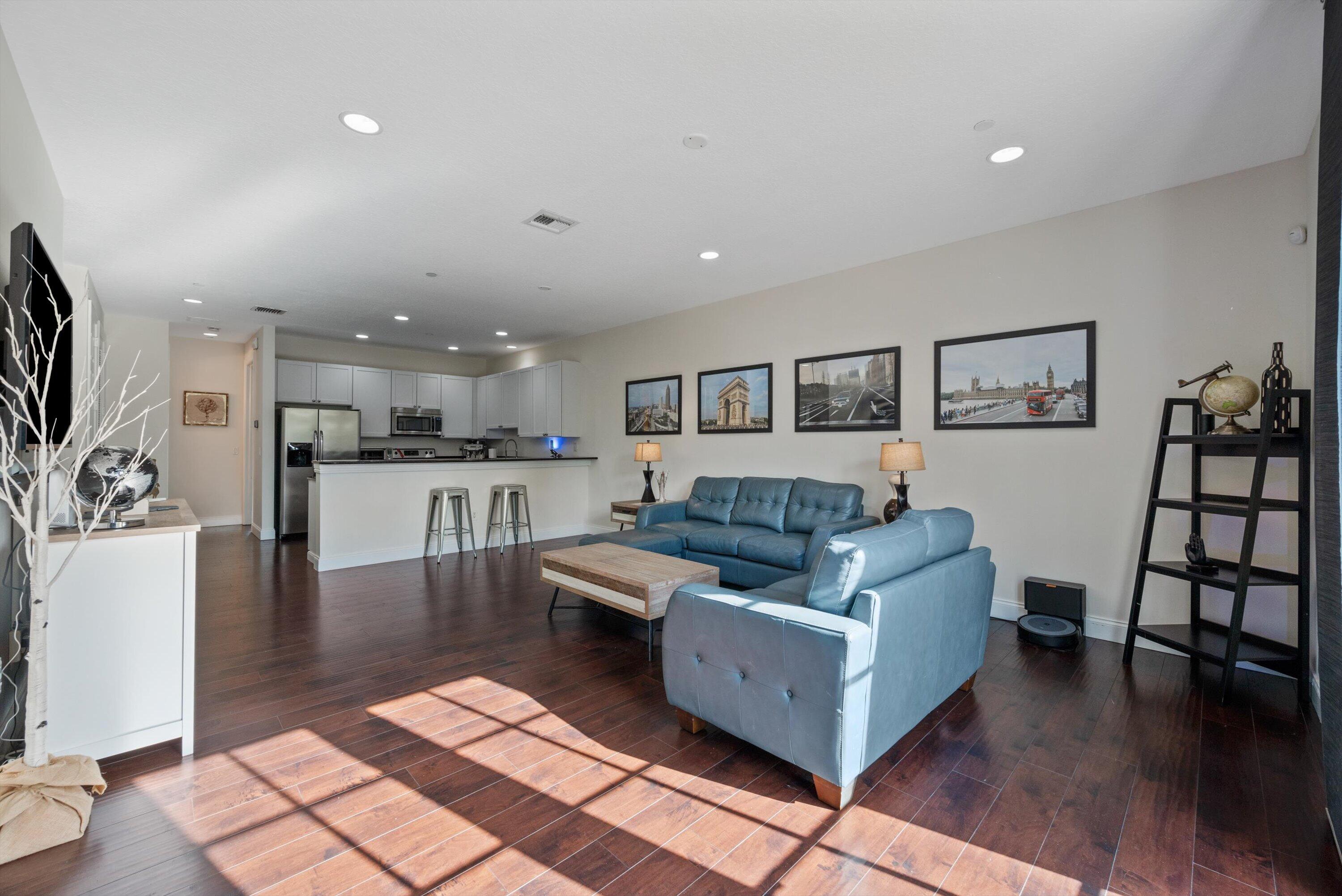 COURTYARDS OF LAKE WORTH - Residential