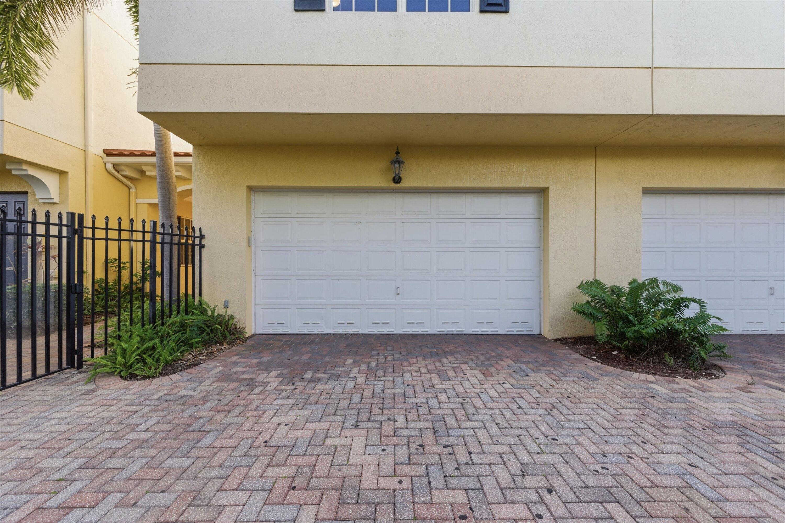 COURTYARDS OF LAKE WORTH - Residential