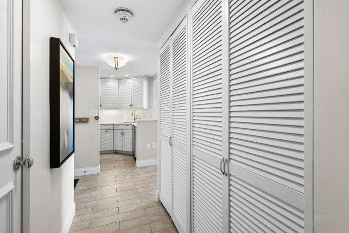 BANYAN HOUSE CONDO - Residential