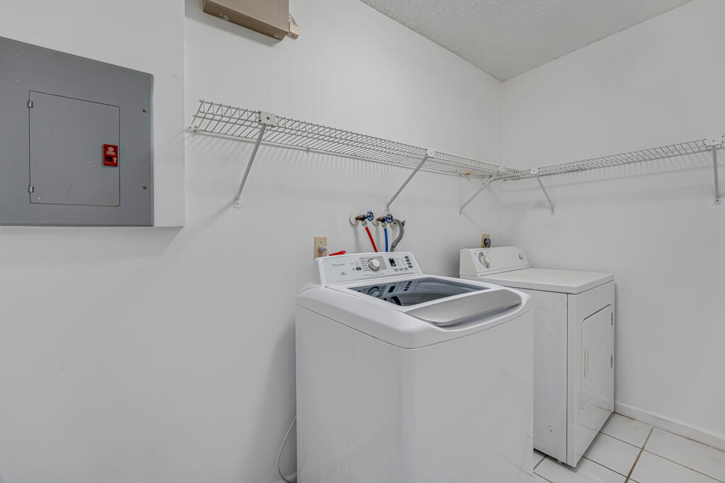 SUGAR POND MANOR OF WELLI - Residential Lease