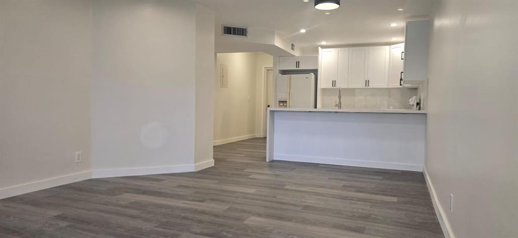 COURTYARD CONDOMINIUMS - Residential Lease