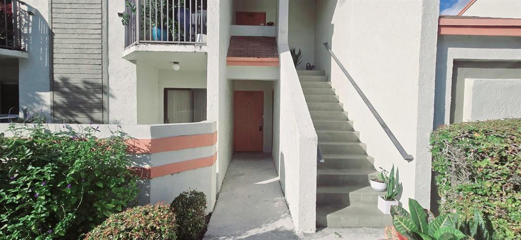 COURTYARD CONDOMINIUMS - Residential Lease