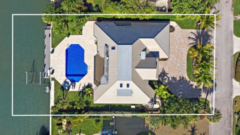 Tiny photo for 19 Island Road, Stuart, FL 34996 (MLS # B26088554)