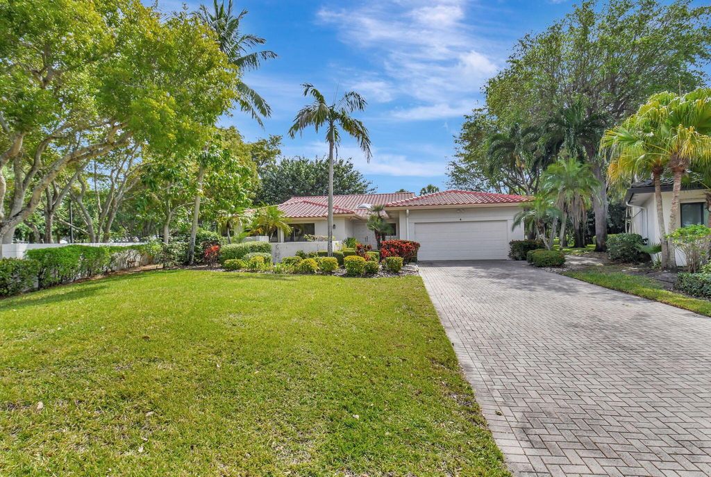 Photo of 4 Bristol Circle, Boynton Beach, FL 33436 (MLS # R11076317)