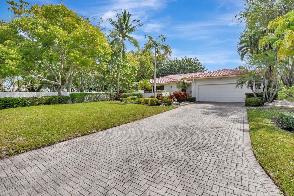 Photo of 4 Bristol Circle, Boynton Beach, FL 33436 (MLS # R11076317)