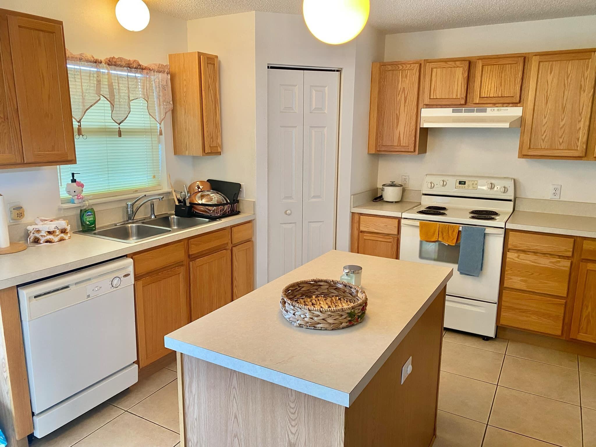 PORT ST LUCIE SECTION 4 - Residential Lease