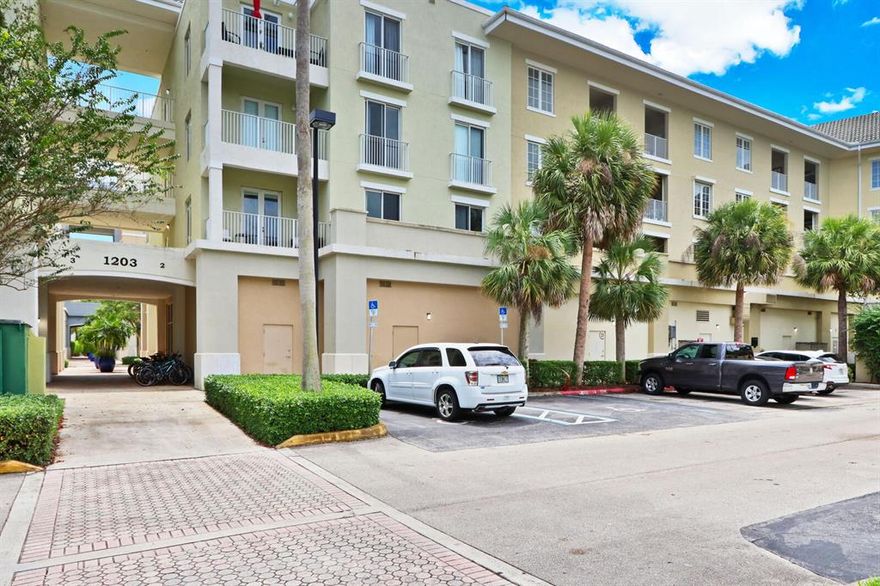 1 BR/1 BA Condo in Heart of Downtown Abacoa (Town Center). Direct View of Roger Dean Chevrolet Stadium, Restaurants & Bars (downstairs). Secure Lobby Entrance, Cable TV & High Speed Internet Included with Condo Fees. Community Pool, Fitness Center, Amphitheater. Large Dogs Allowed. Perfect Location Near FAU Campus. Easy Access to I-95 & Jupiter's Beautiful Beaches.