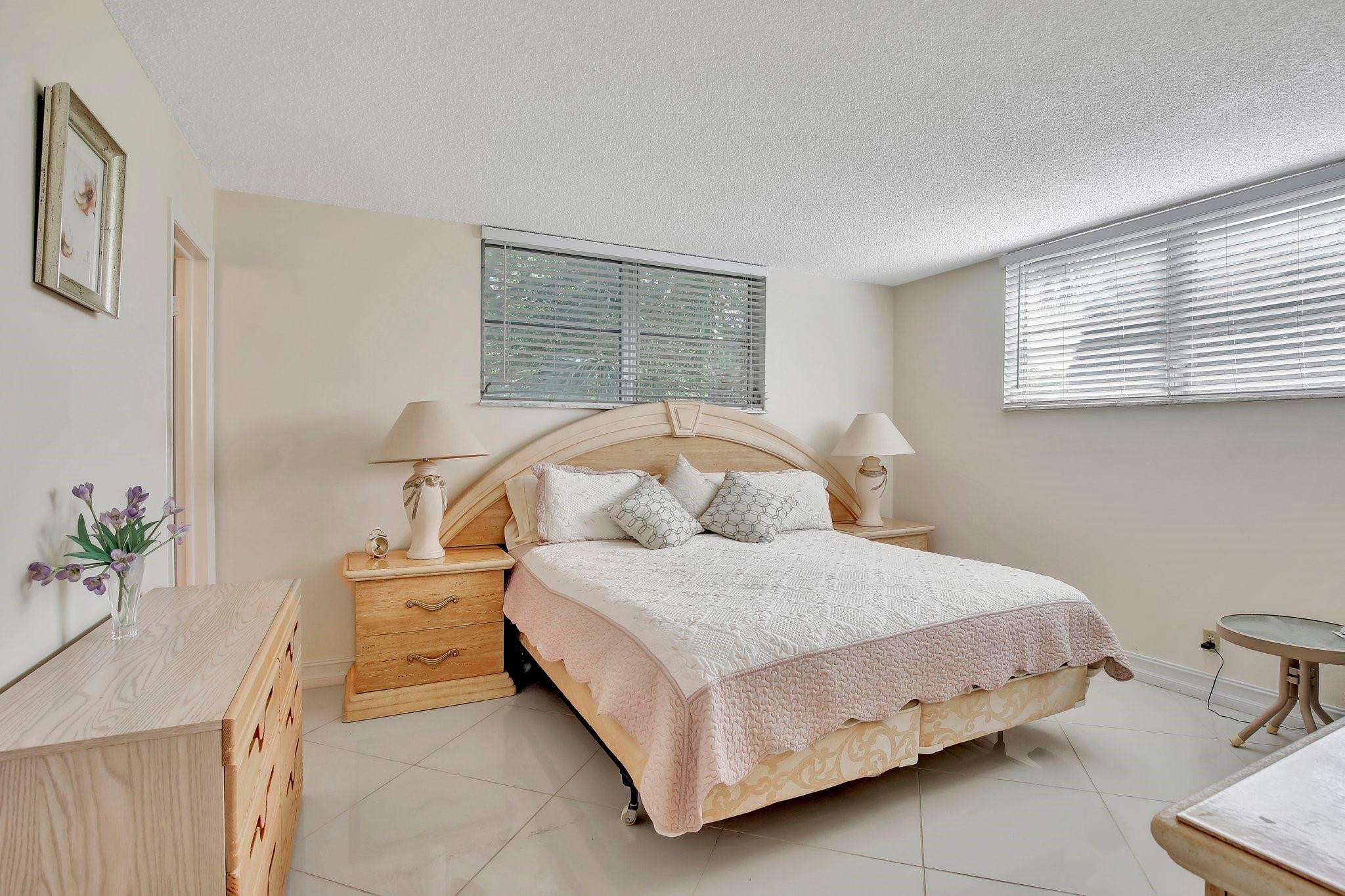 HOLLYBROOK GOLF & TENNIS - Residential