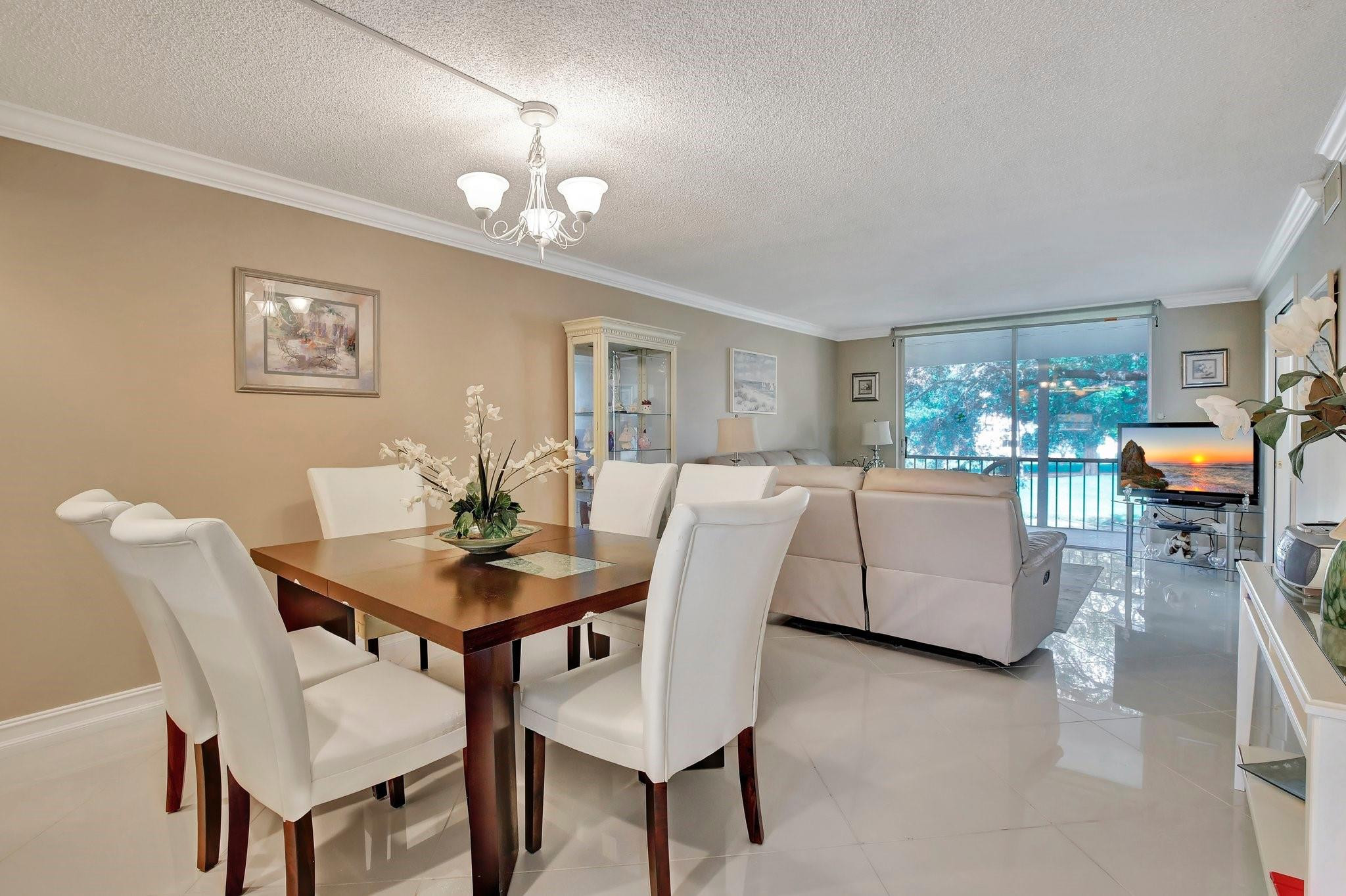 HOLLYBROOK GOLF & TENNIS - Residential