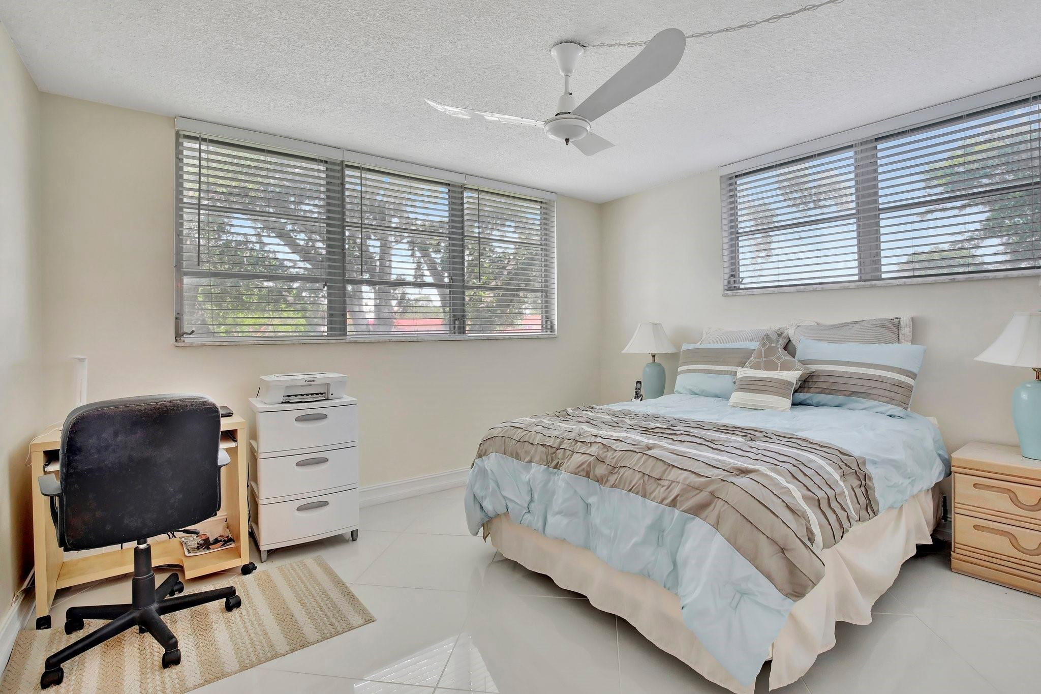 HOLLYBROOK GOLF & TENNIS - Residential