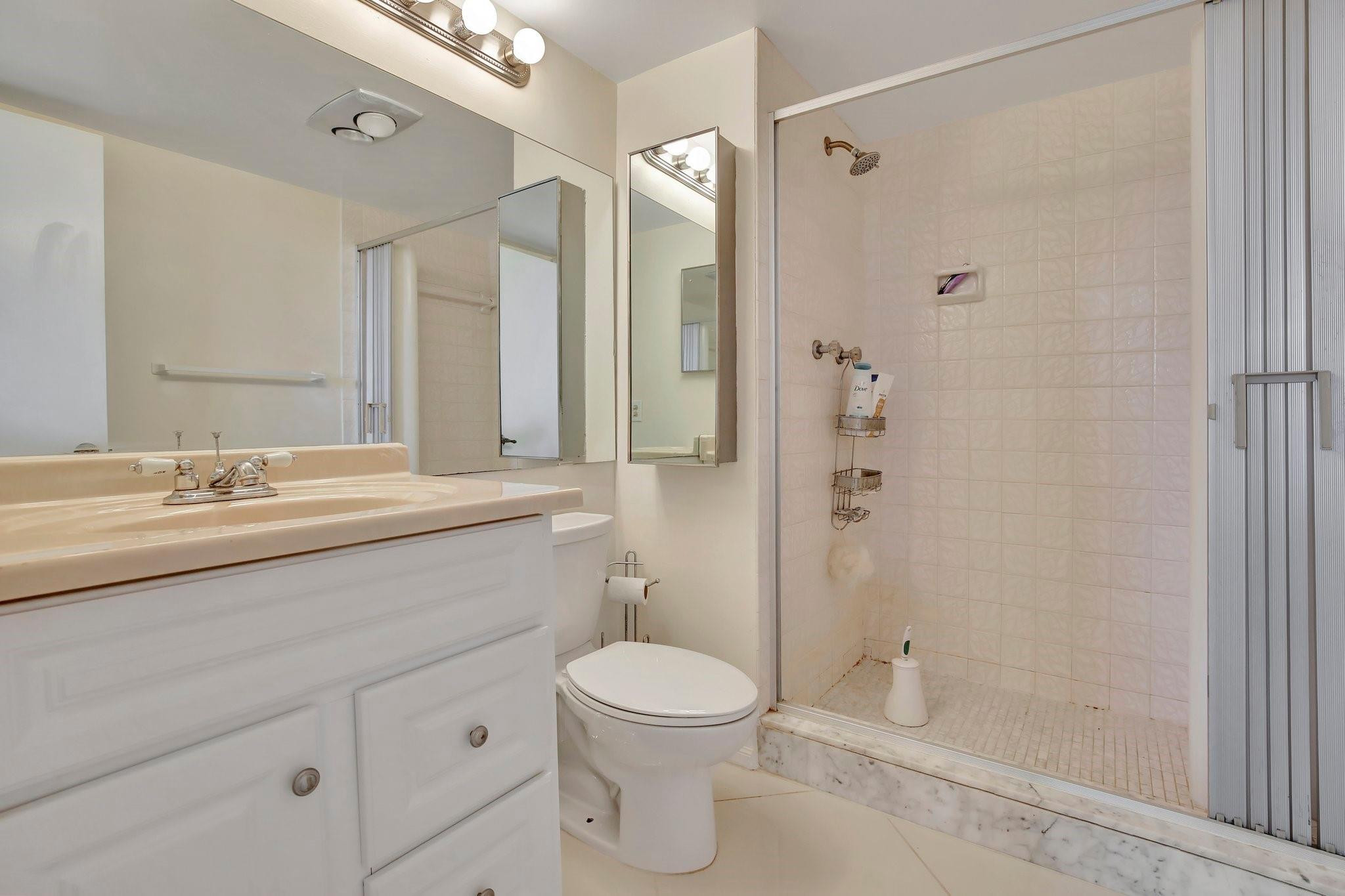 HOLLYBROOK GOLF & TENNIS - Residential