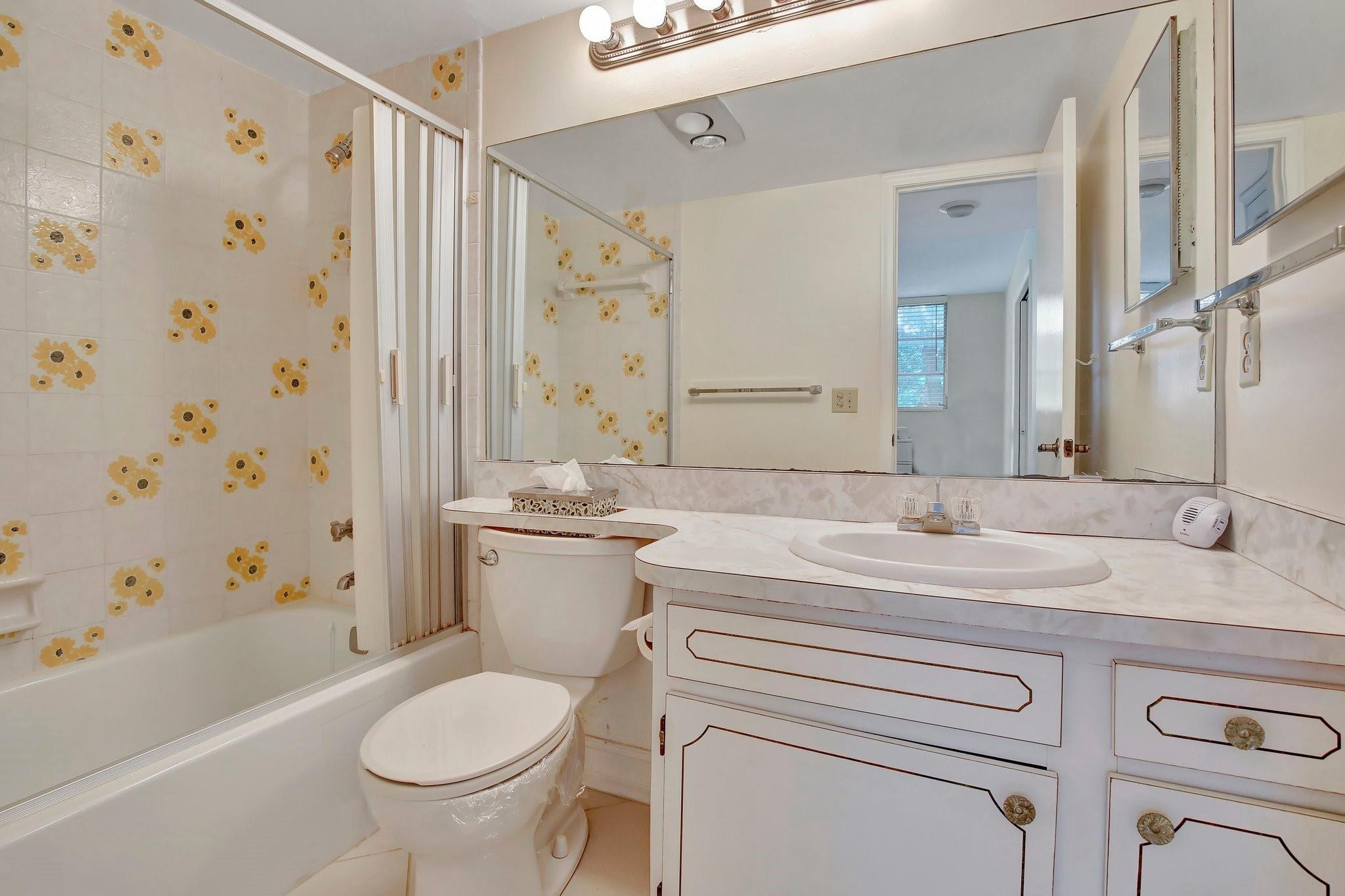 HOLLYBROOK GOLF & TENNIS - Residential