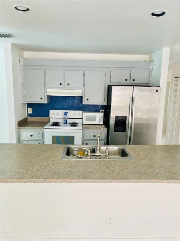 TROPIC PALMS - Residential