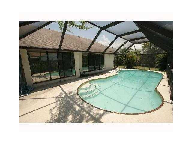 TROPIC PALMS - Residential