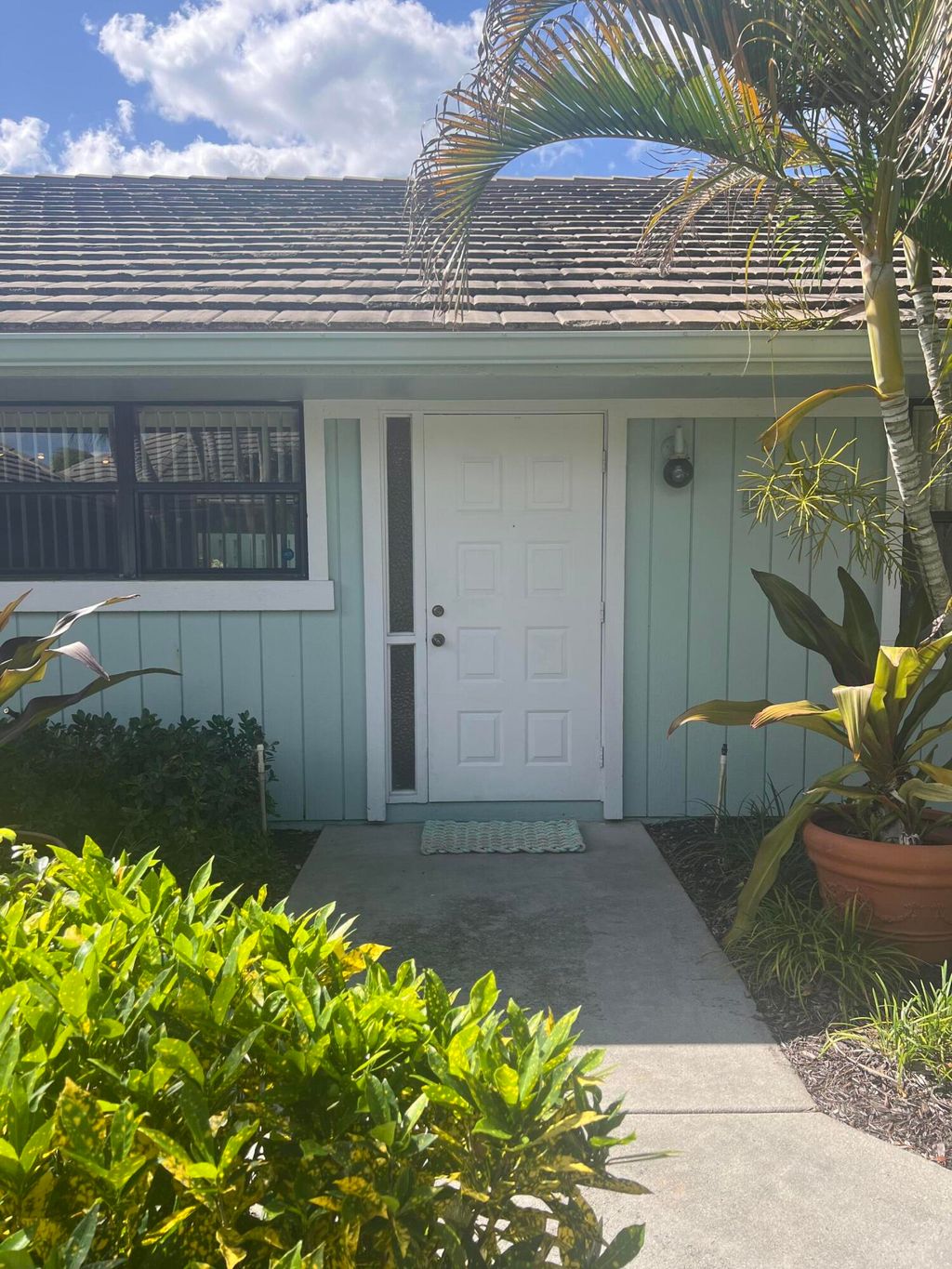 Photo of 1127 E Seminole Avenue #16d, Jupiter, FL 33477 (MLS # B26023431)