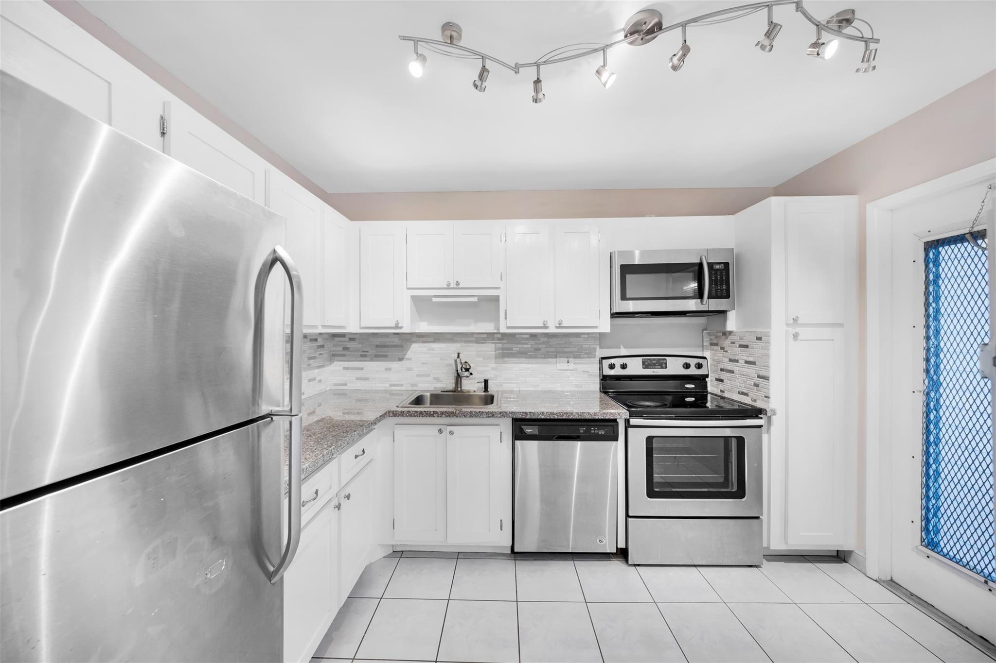 No 34 Palm-Aire Country C - Residential Lease