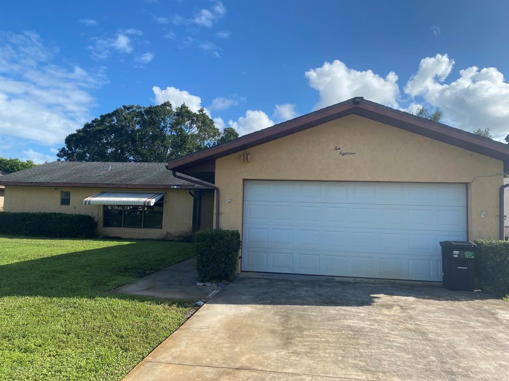 Photo of 1018 SE Walters Terrace, Port St Lucie, FL 34953 (MLS # R10927460)