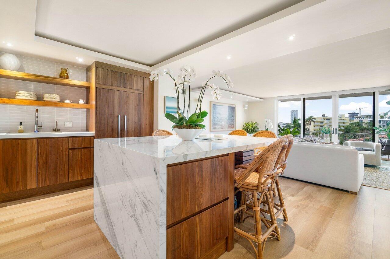 ISLAND HOUSE CONDO - Residential