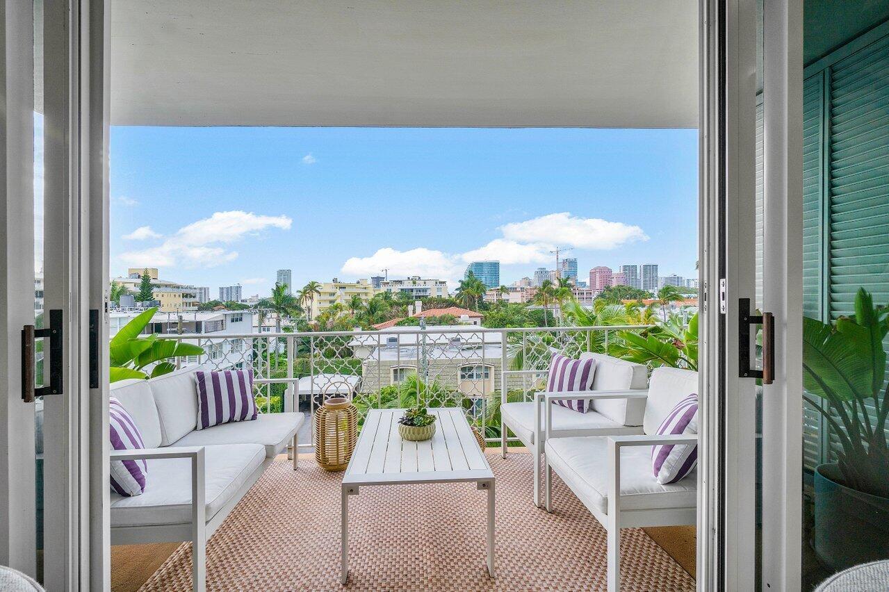 ISLAND HOUSE CONDO - Residential