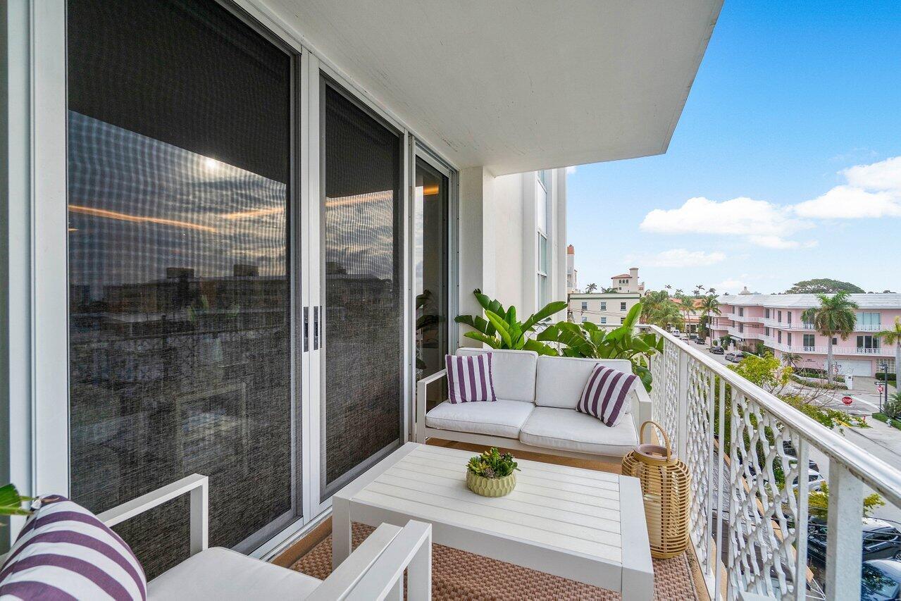 ISLAND HOUSE CONDO - Residential