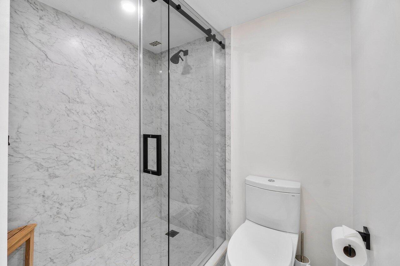 ISLAND HOUSE CONDO - Residential