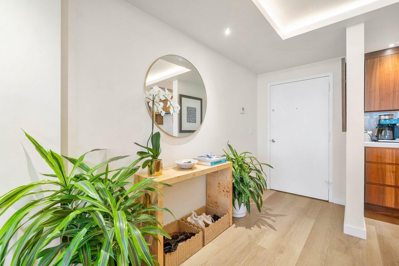 ISLAND HOUSE CONDO - Residential