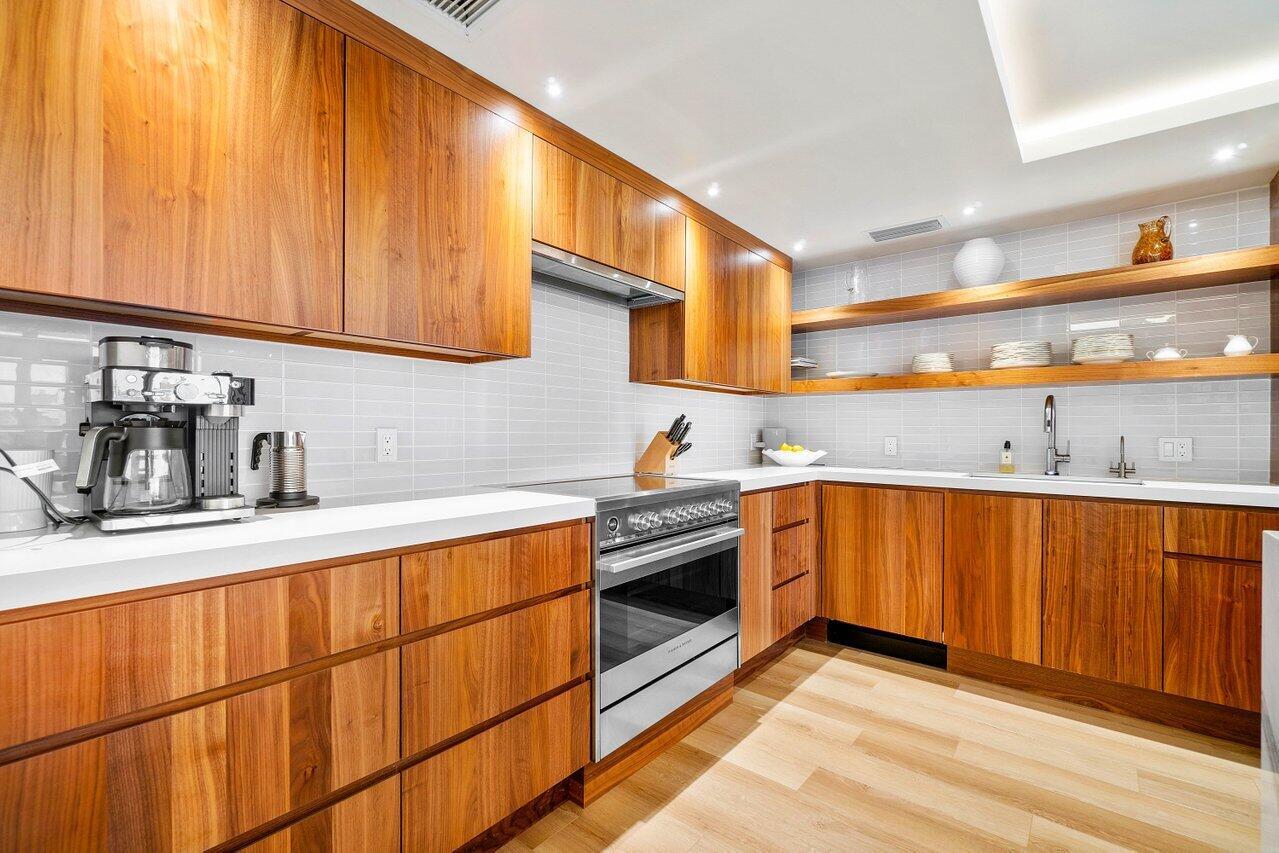 ISLAND HOUSE CONDO - Residential