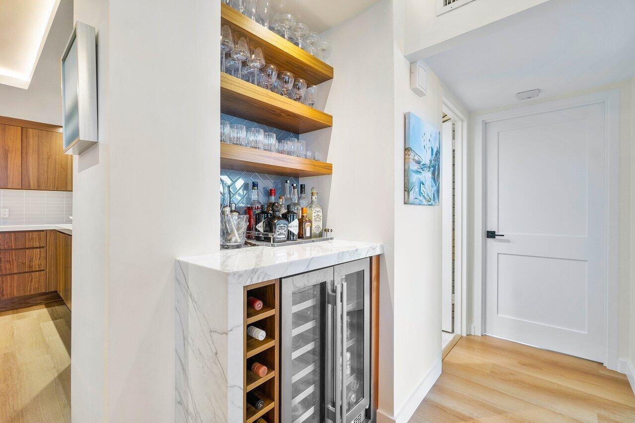 ISLAND HOUSE CONDO - Residential