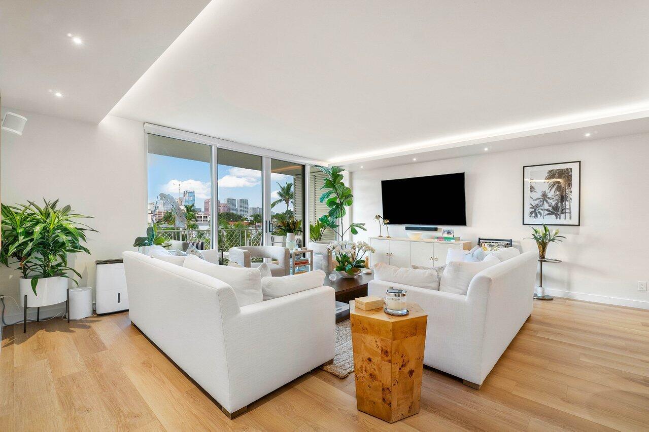 ISLAND HOUSE CONDO - Residential