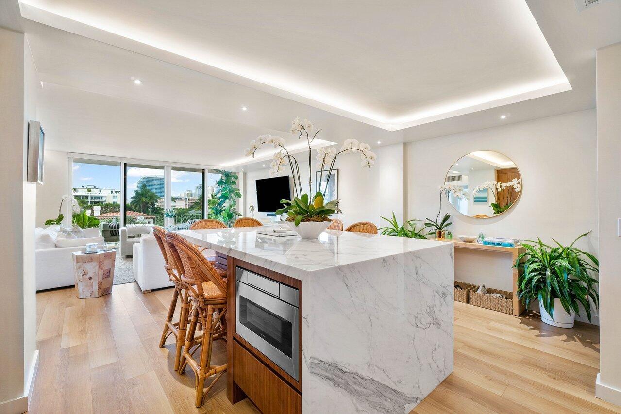 ISLAND HOUSE CONDO - Residential