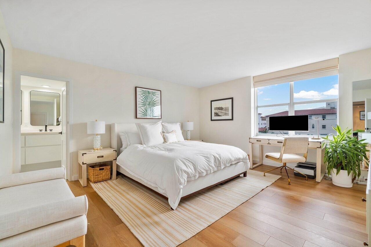 ISLAND HOUSE CONDO - Residential