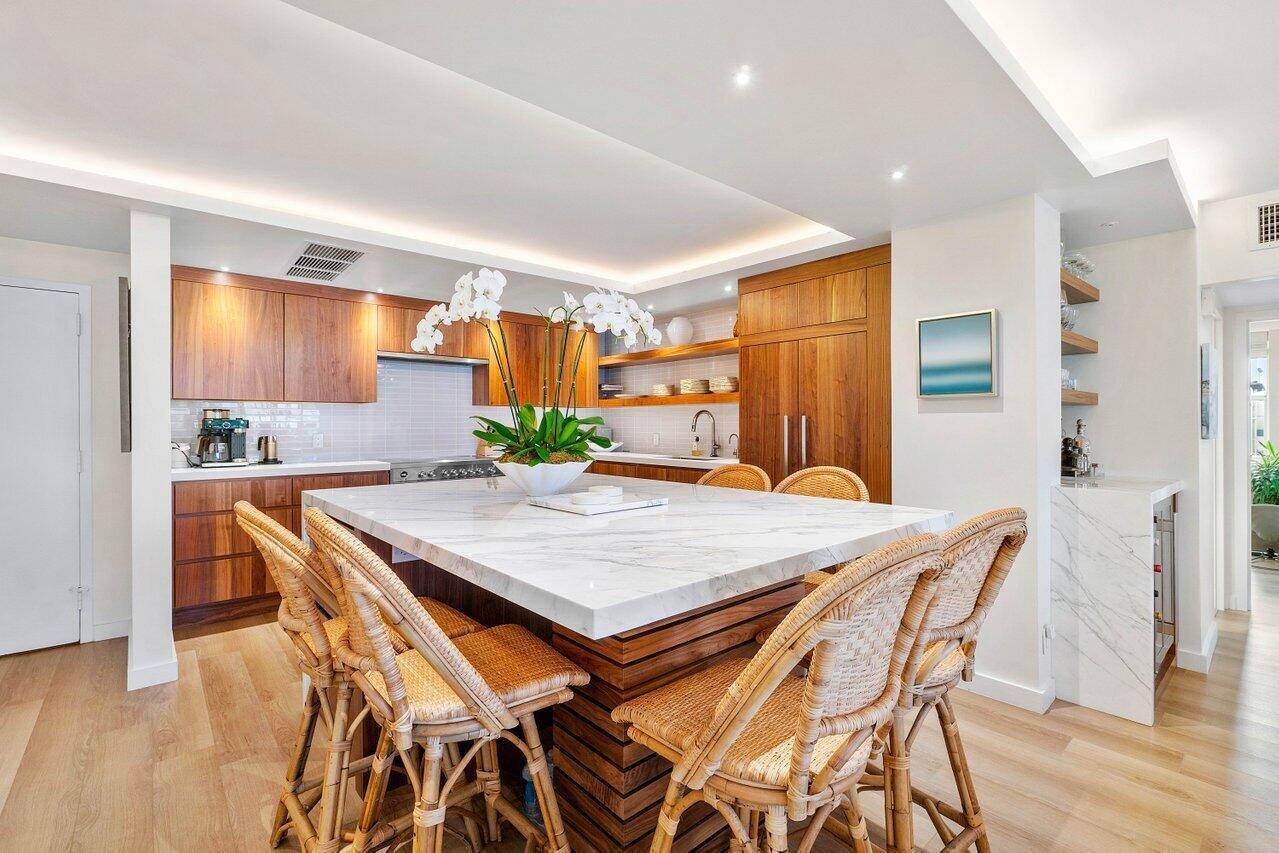 ISLAND HOUSE CONDO - Residential