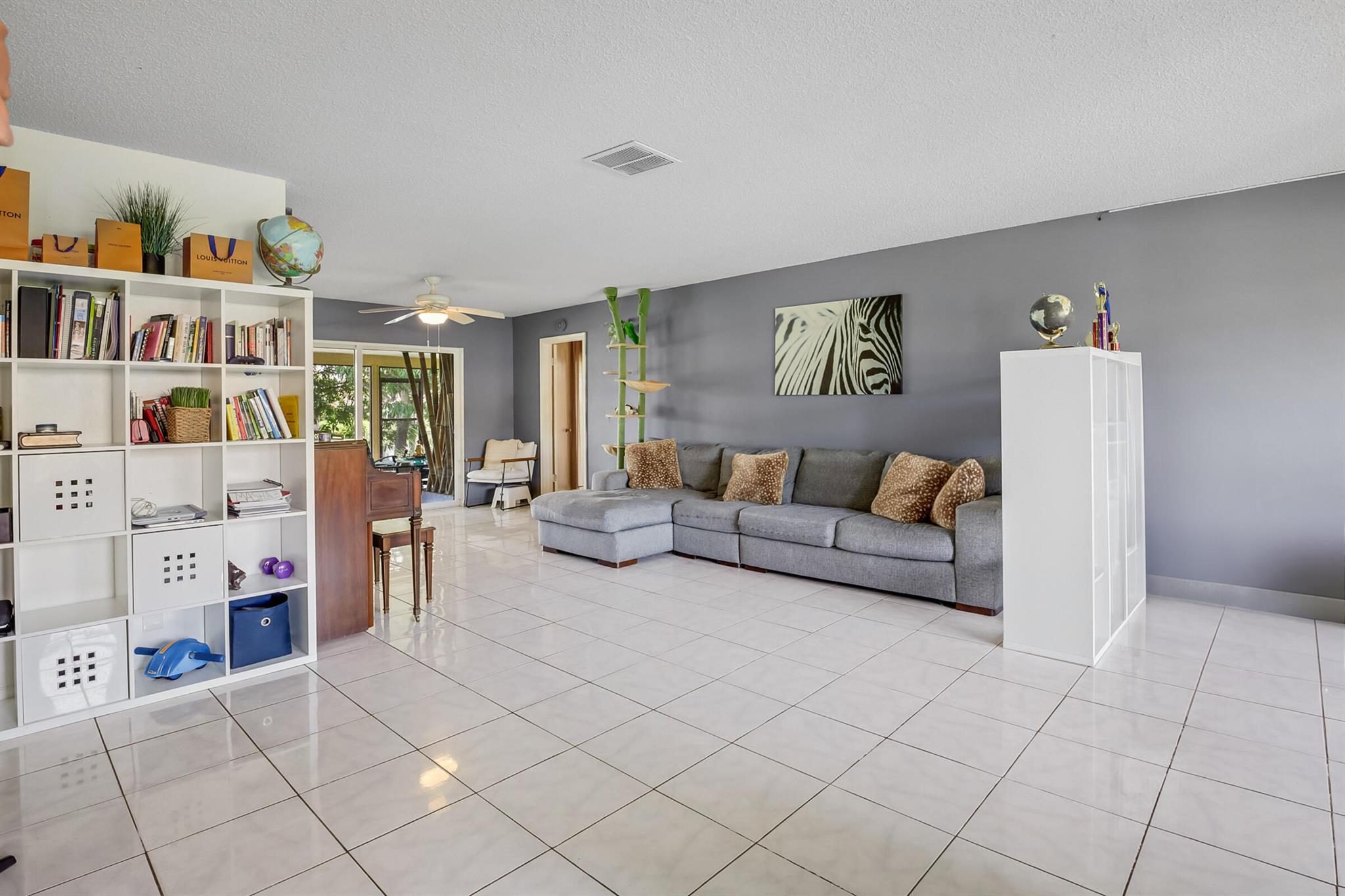View photos, virtual tours, details... 2554 SW 23rd Cranbrook Drive