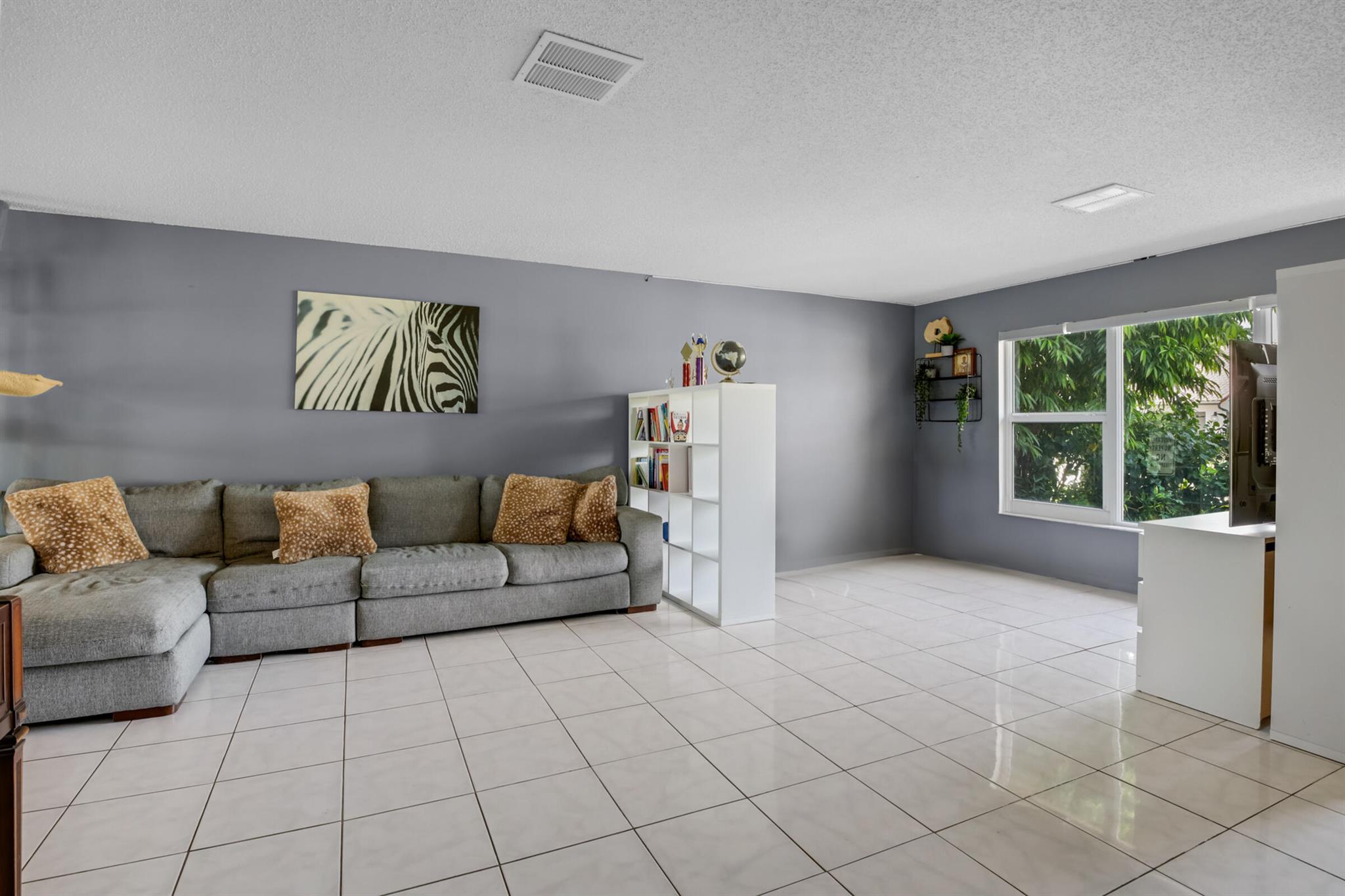 View photos, virtual tours, details... 2554 SW 23rd Cranbrook Drive