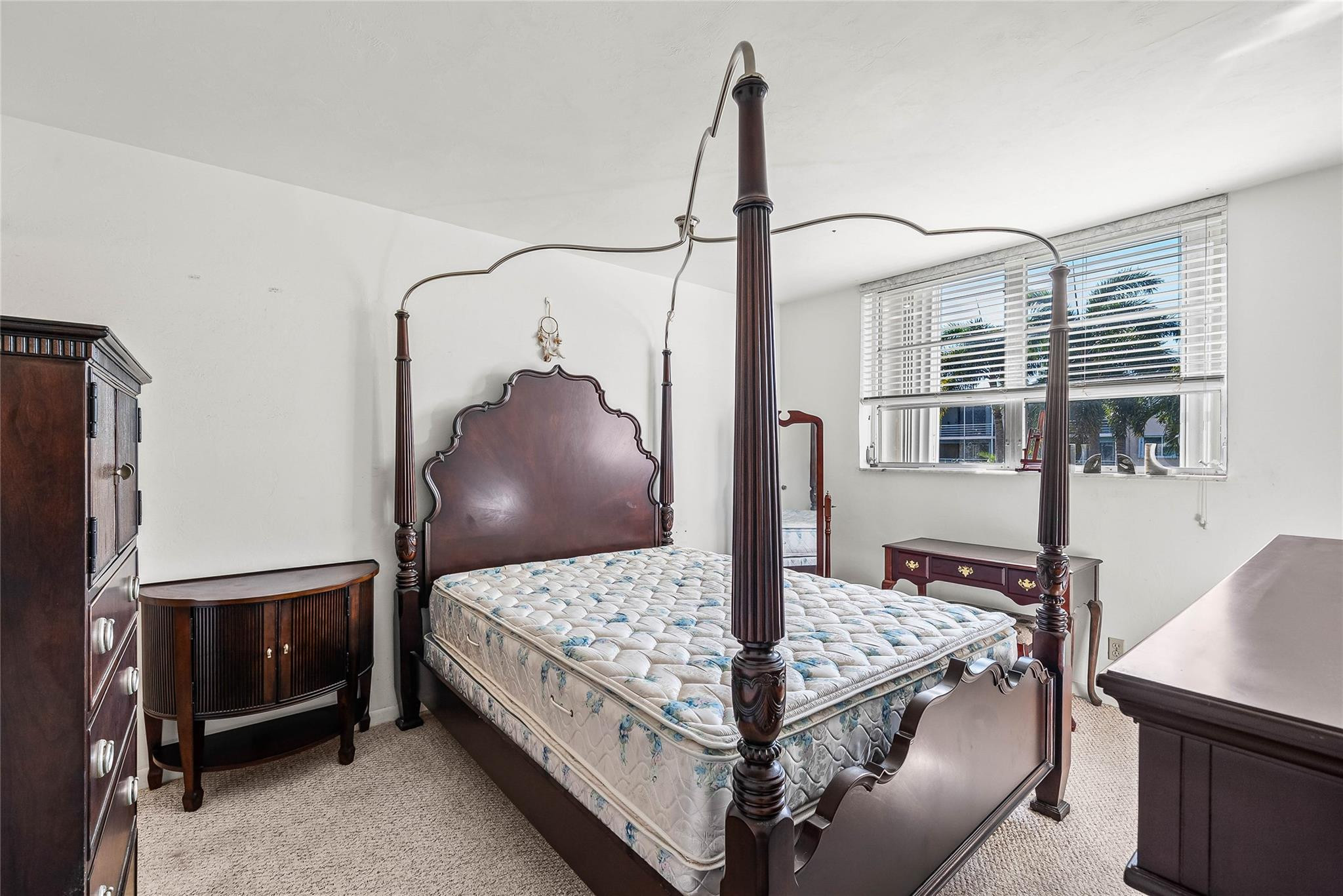 Lighthouse Point Plaza - Residential