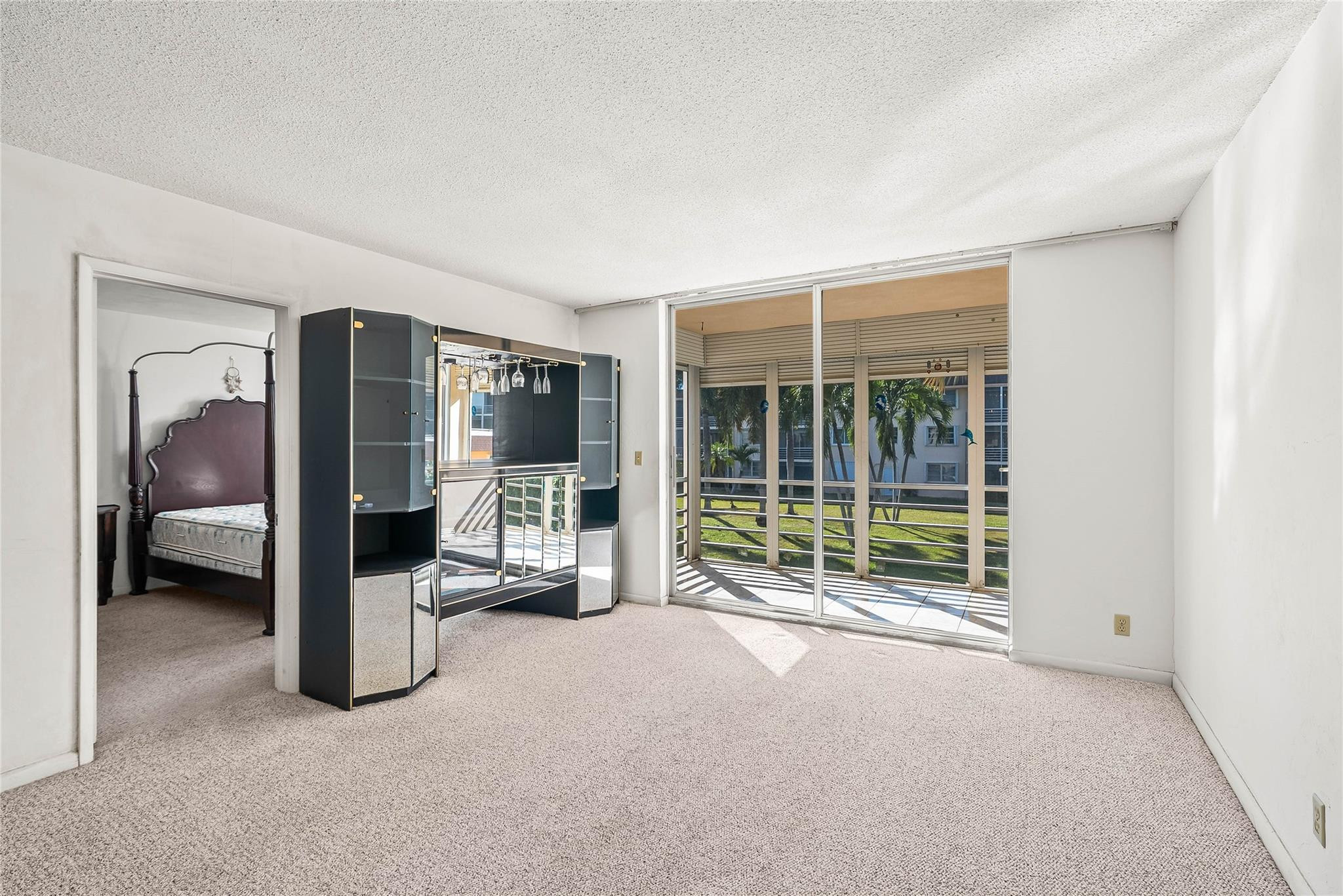 Lighthouse Point Plaza - Residential