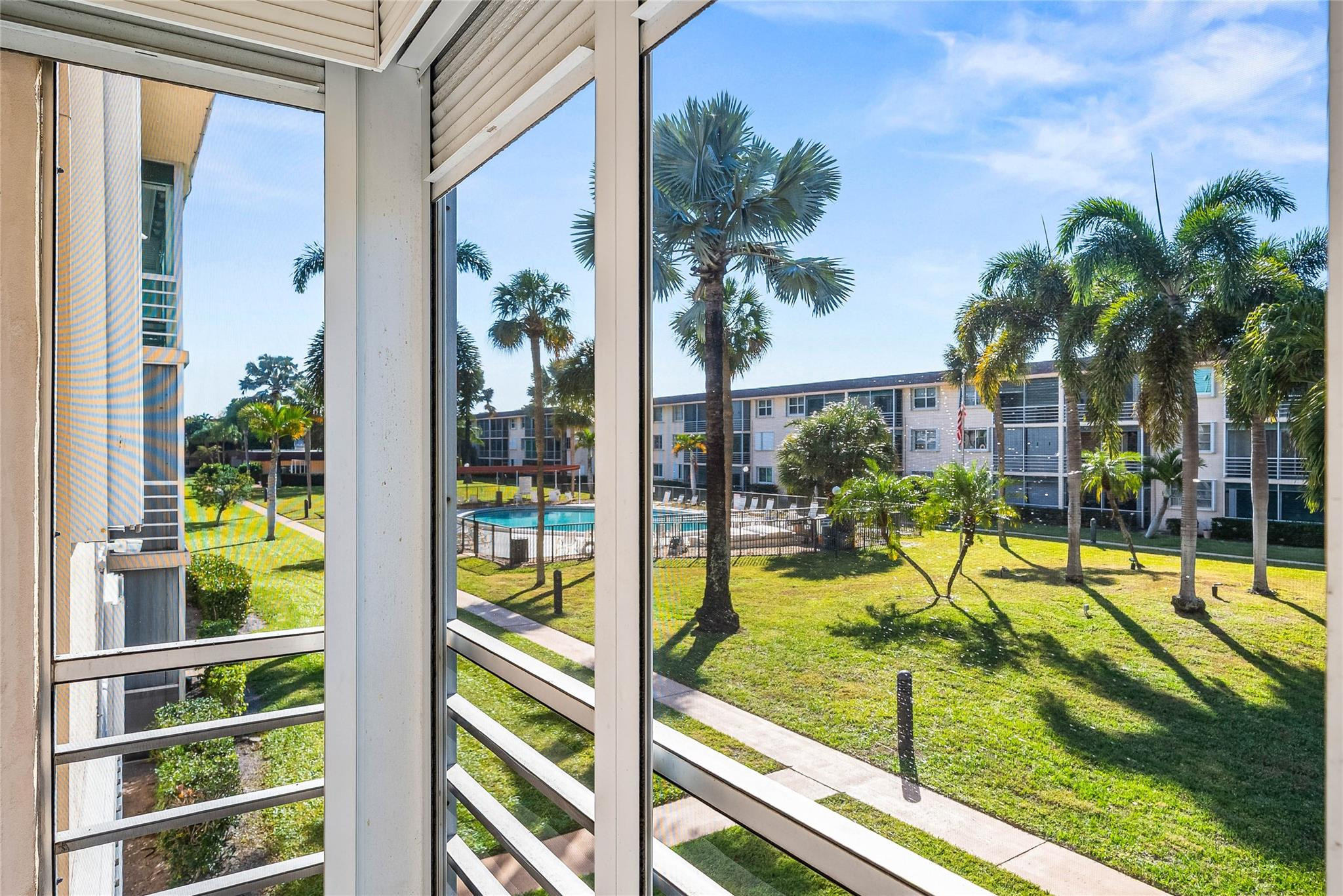 Lighthouse Point Plaza - Residential