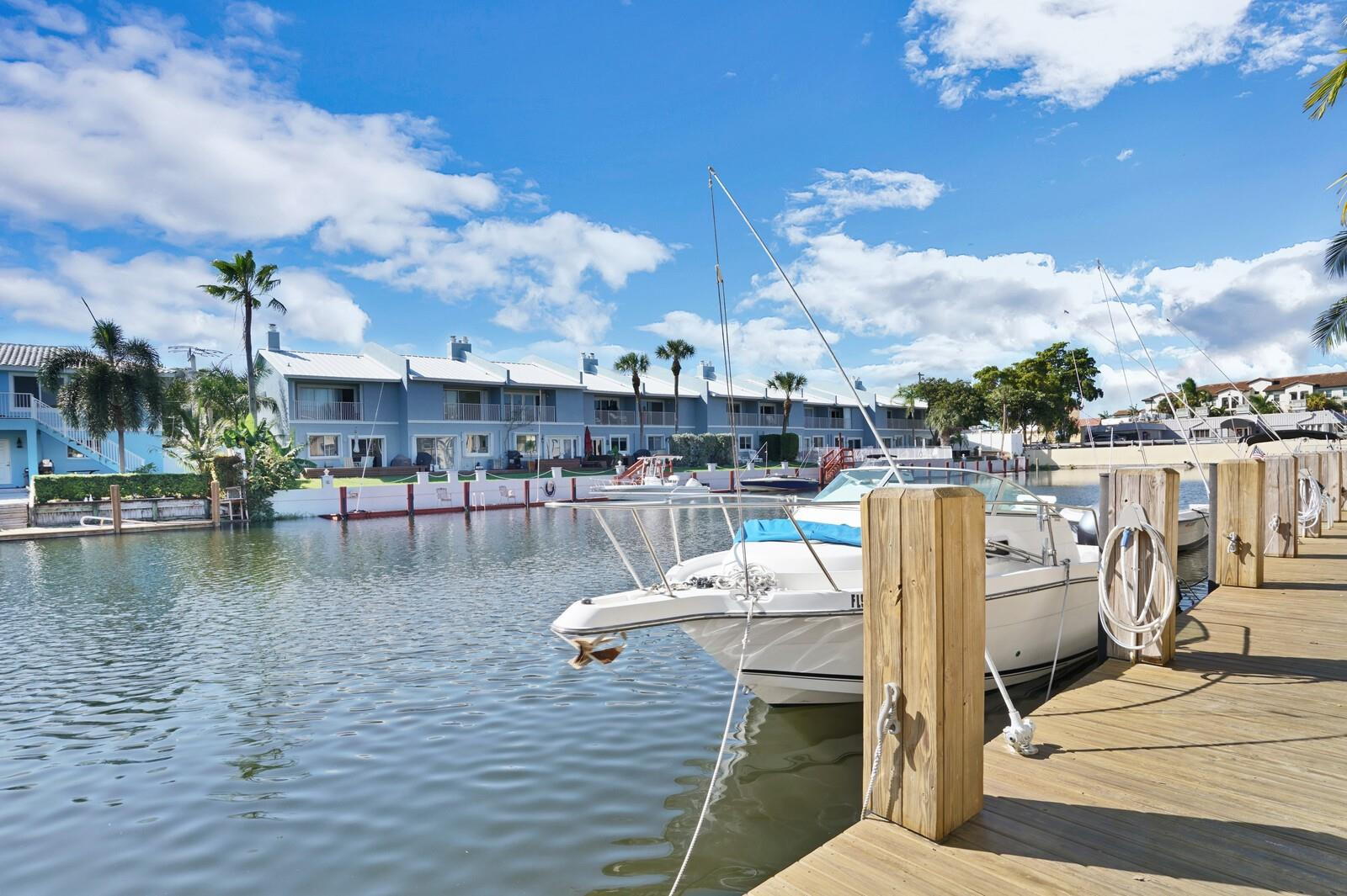 Lighthouse Point Plaza - Residential