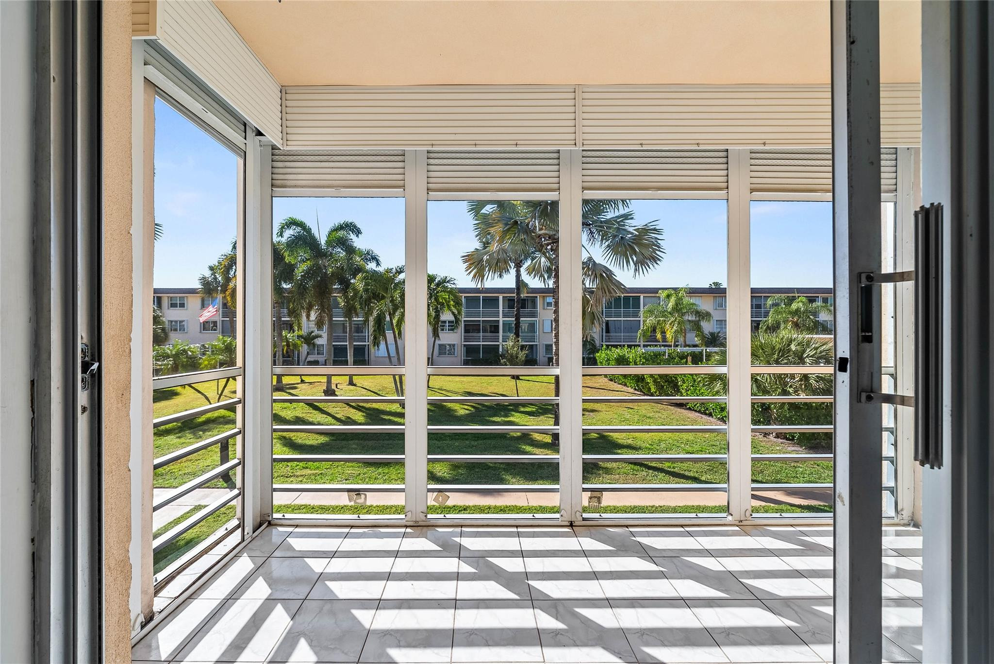 Lighthouse Point Plaza - Residential