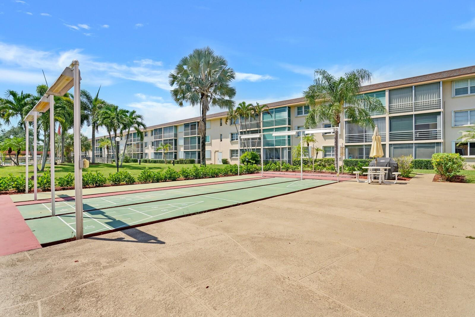 Lighthouse Point Plaza - Residential