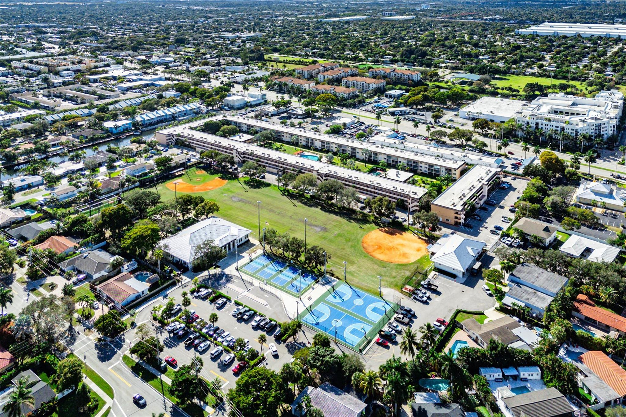 Lighthouse Point Plaza - Residential