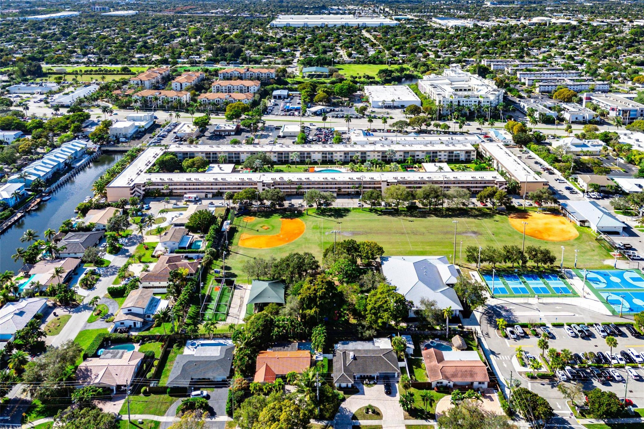 Lighthouse Point Plaza - Residential