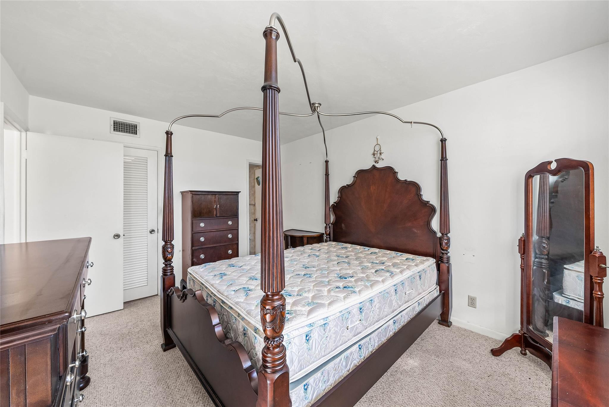 Lighthouse Point Plaza - Residential