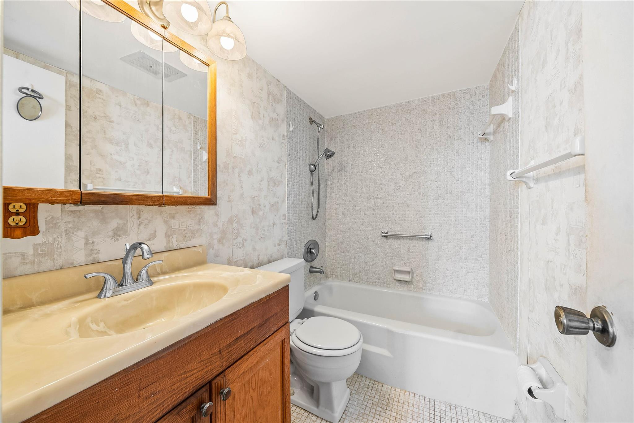 Lighthouse Point Plaza - Residential