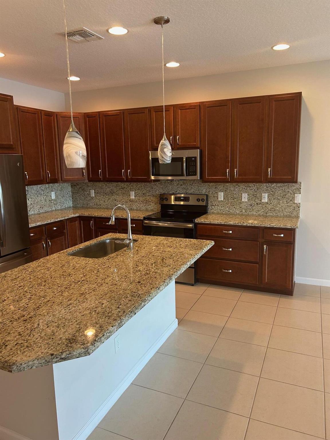 LAKEPARK AT TRADITION PLA - Residential Lease