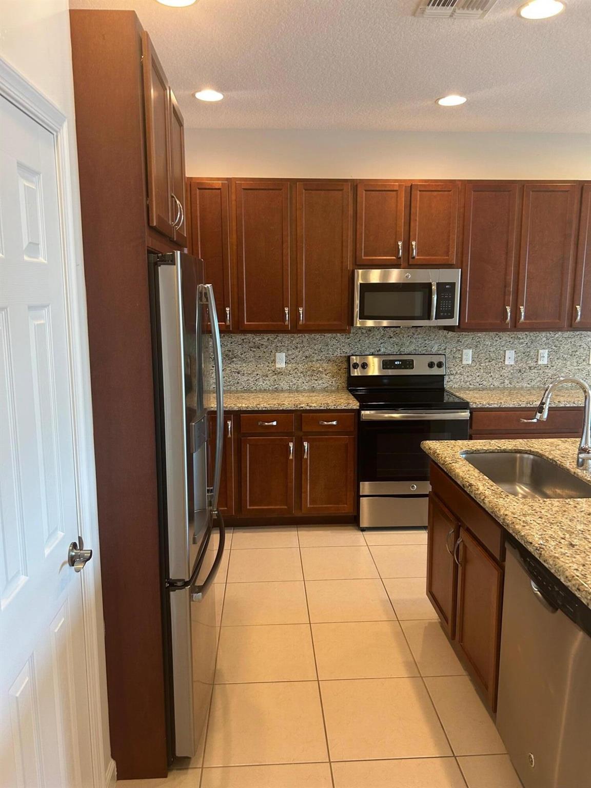 LAKEPARK AT TRADITION PLA - Residential Lease